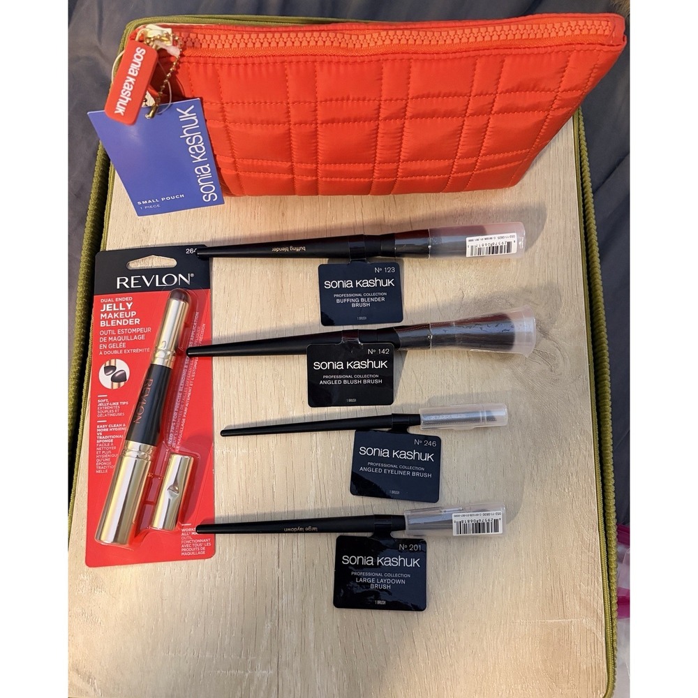 Sonia Kashuk Brush And Small Pouch W/ Revlon Jelly Makeup Blender